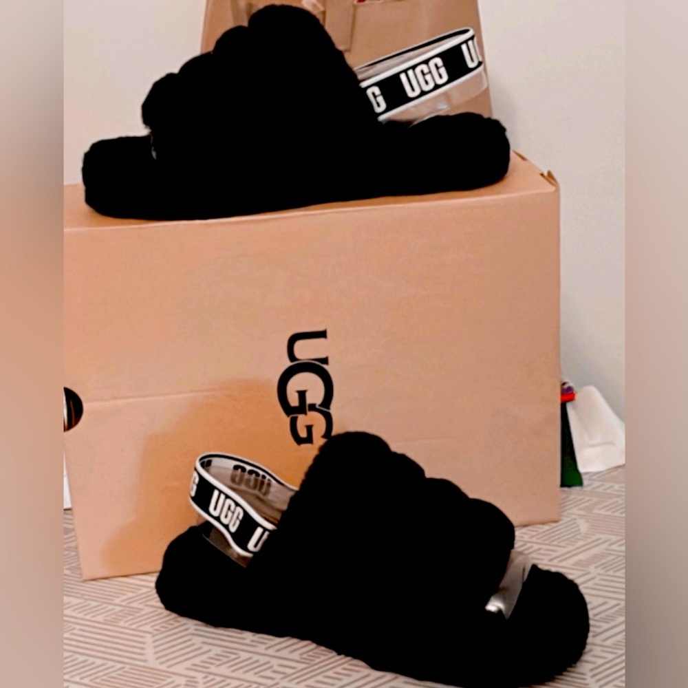 UGG: Black size 6 Fluff Yeah slides (NEVER WORN)
